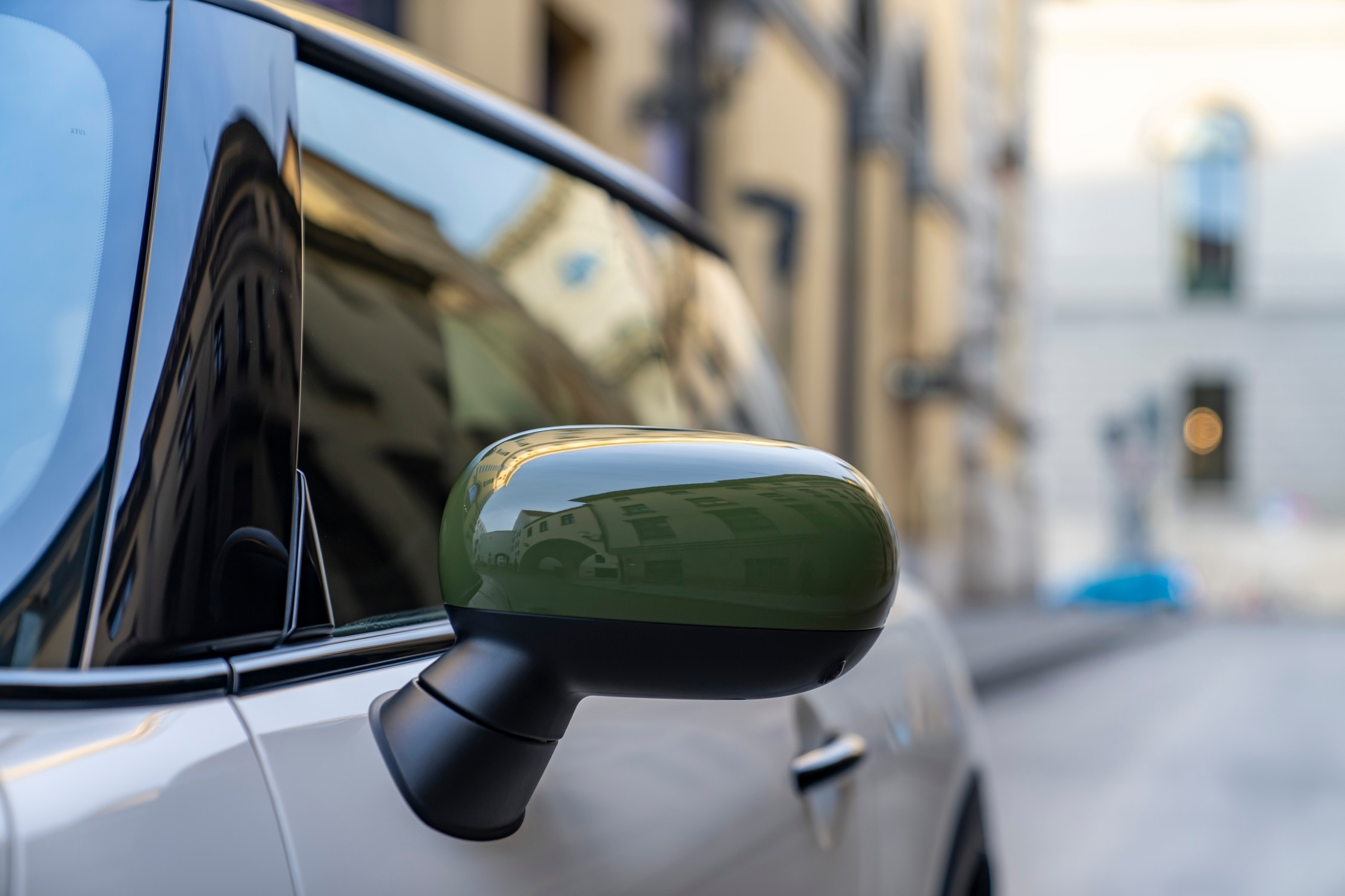 Detalhe do MINI Cooper S Paul Smith Edition em Inspired White.